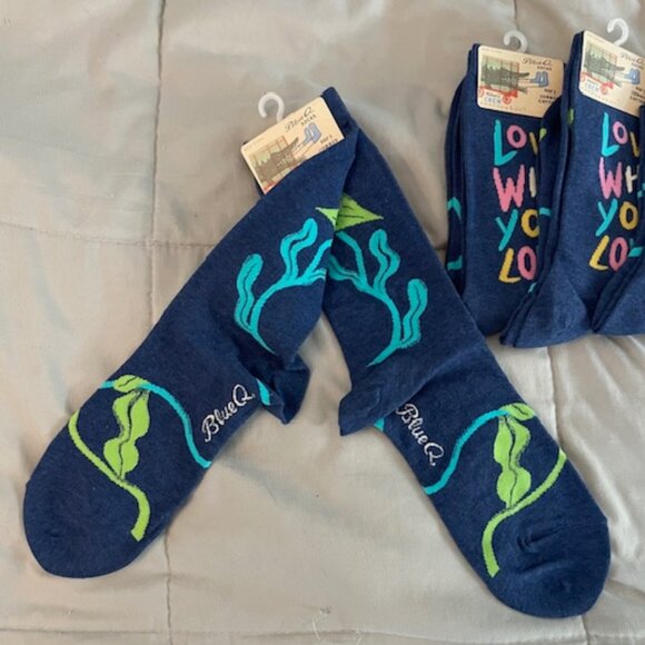 NWT Women's Socks Bundle 4 x Blue Q Crew Love Who You Love $60 Great Gifts SALE - Picture 9 of 9